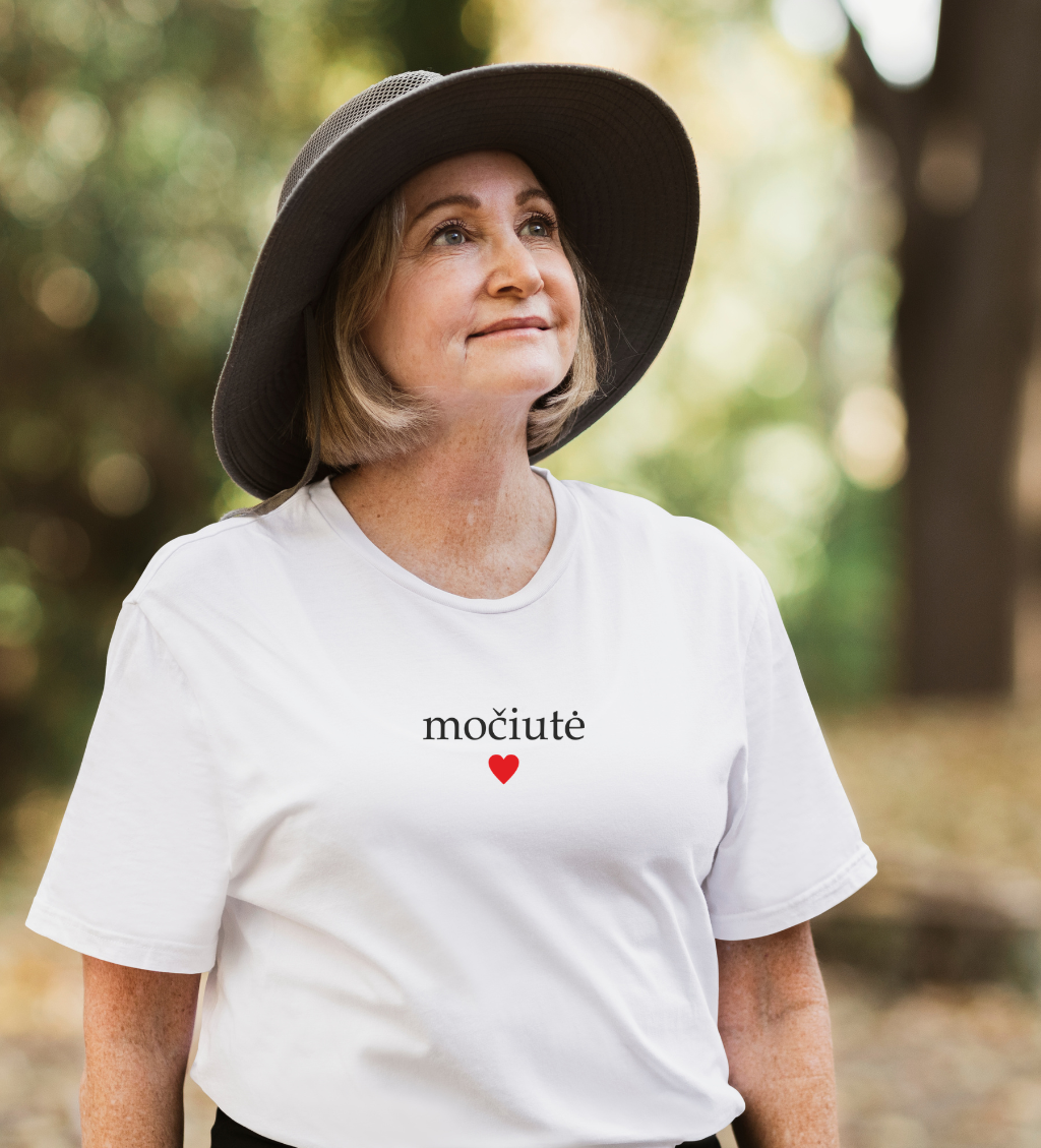 maikute mociutei minimalistine su mazu zodziu mociute