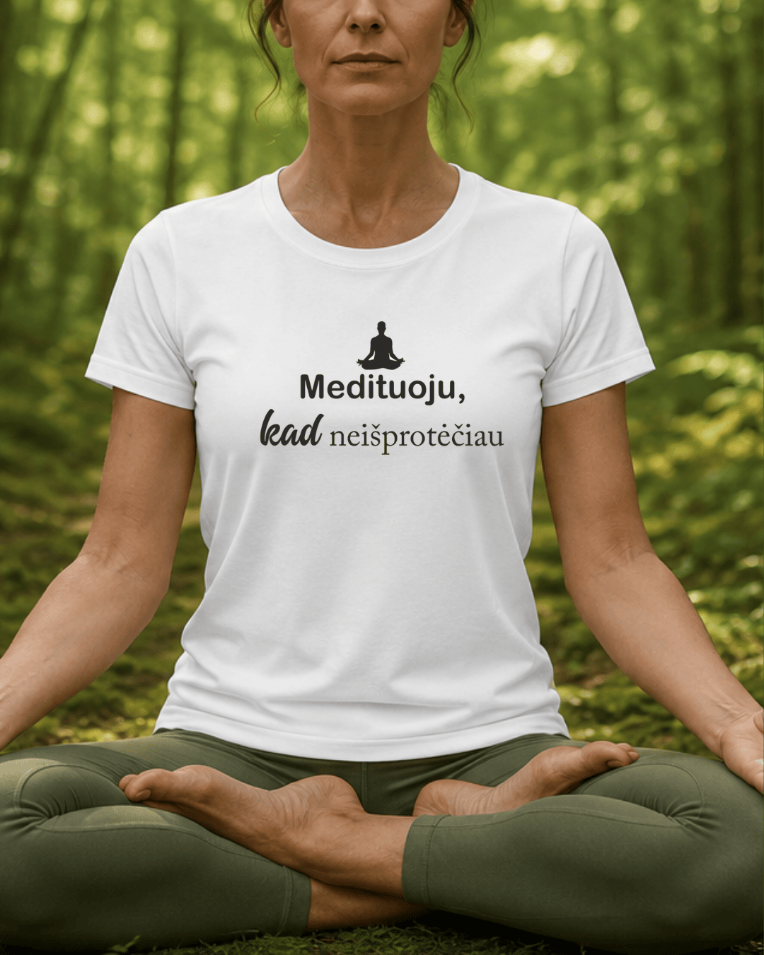 balti moteriski marskineliai jogos ir meditacijos tema linksmai
